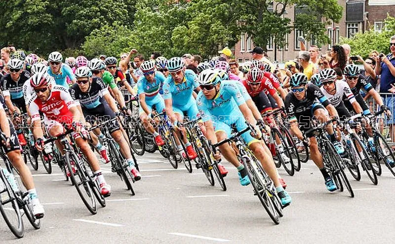 水上运动赛事的观众群体分析与趋势预测：大众参与的魅力与挑战